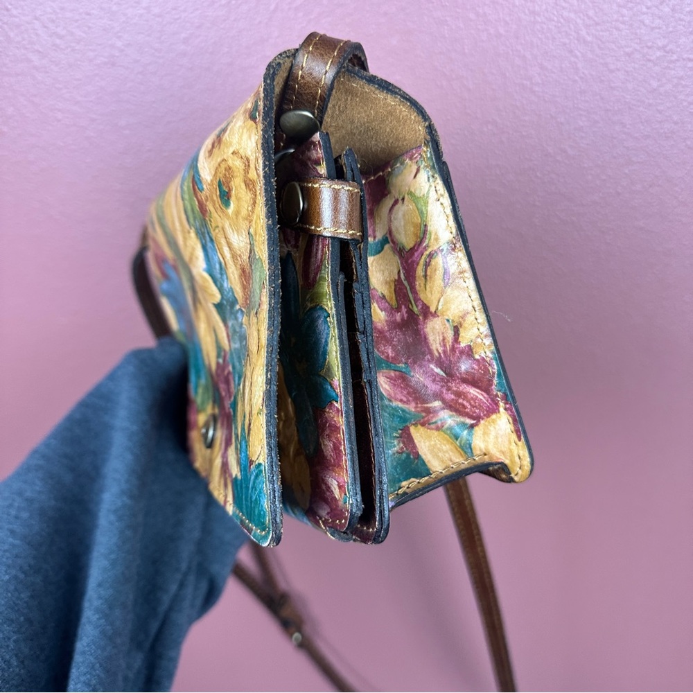 Patricia Nash Leather Floral Design Spring Multi Organizer Crossbody - Picture 4 of 12